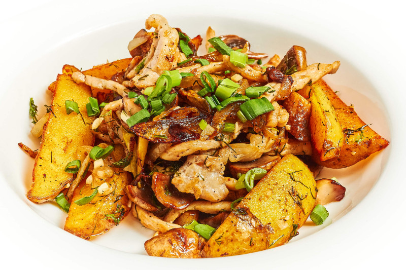 Жареха с курицей и грибами